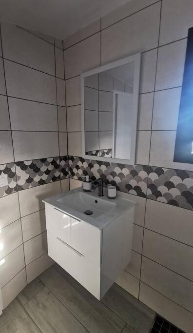 La Caz'A Loca Apartment แซ็ง-ปีแยร์ ภายนอก รูปภาพ